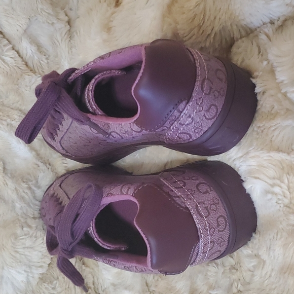 GUESS purple sneakers/ tennis shoes size 5.5 - Picture 3 of 4